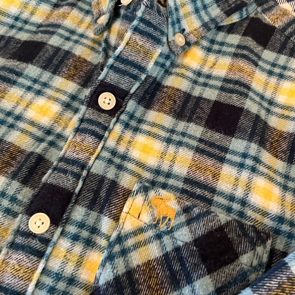Abercrombie Kids Long-Sleeve, Size 15/16, Comfy Flannel Button-Up - Picture 2 of 5